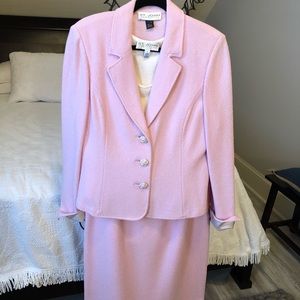St. John Collection 2 pieces pink jacket and skirt